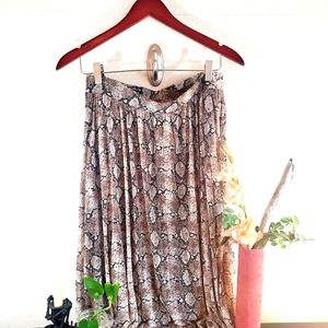 Mid length pleated skirt, "Mike and Joey", size large, with short slip.